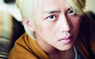 ai男白发，白发男的